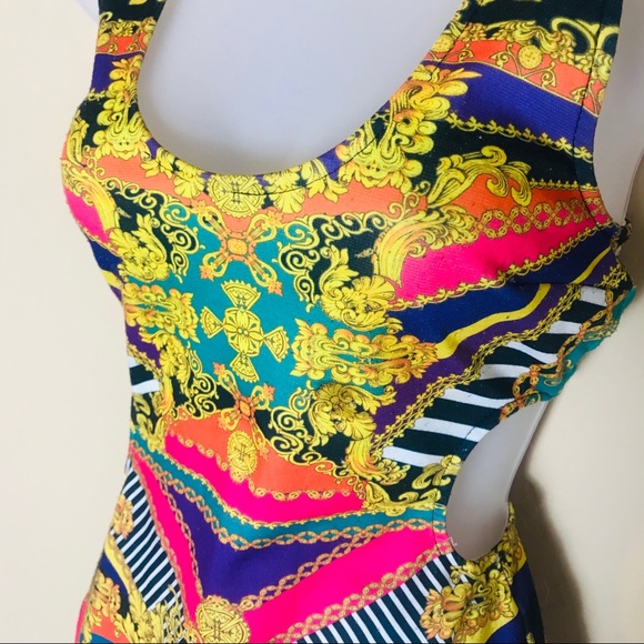 Bodycon Pattern Dress - Picture 3 of 6